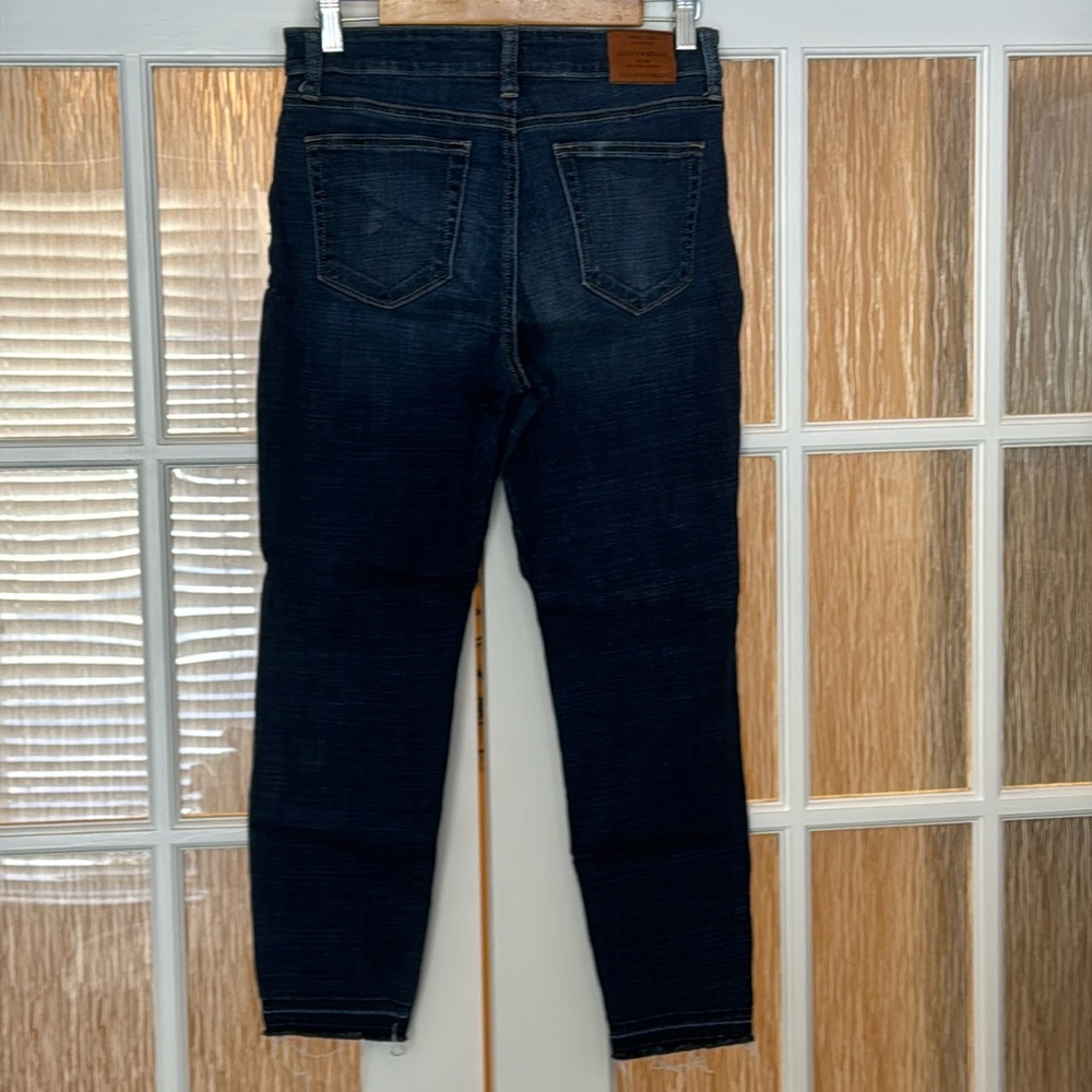 Lucky Brand Women’s Ava Skinny Jeans Size 8/29 Distressed at Ankles Like New